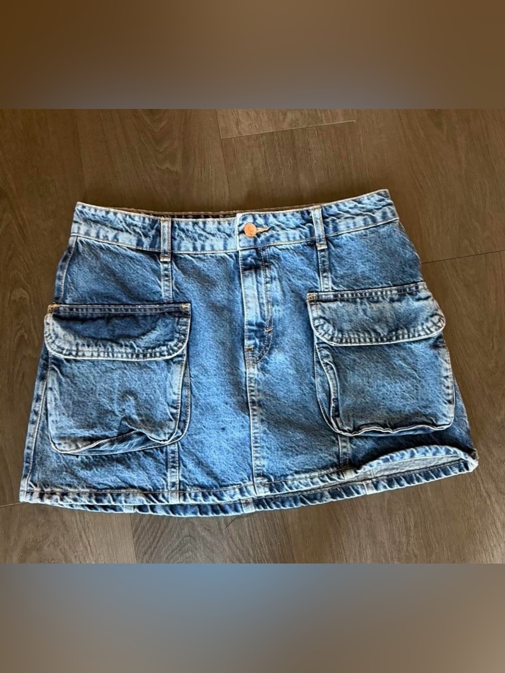 Zara blue denim mini skirt with pockets. Size S